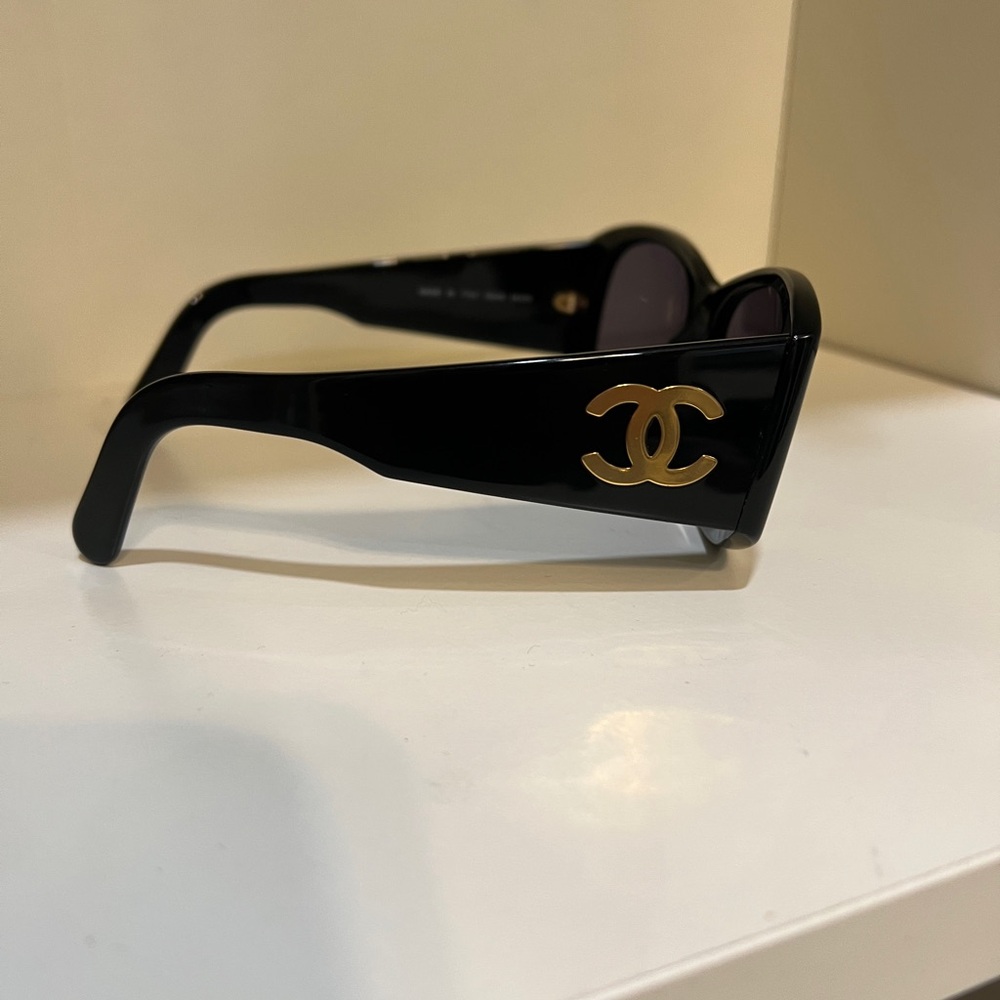 Chanel sunglasses - Picture 9 of 11